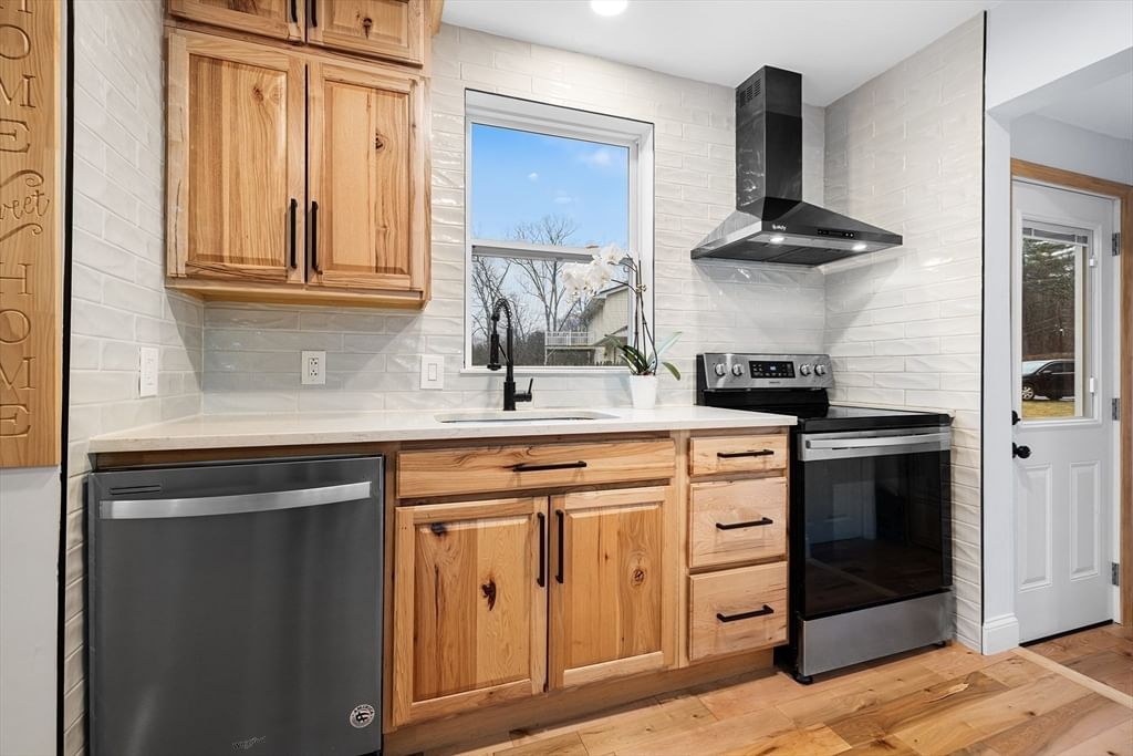 104 Sw Cutoff Northborough — Photo 6 of 33