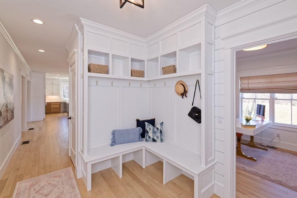 4 Dairy Farm Ln Southborough — Photo 19 of 42