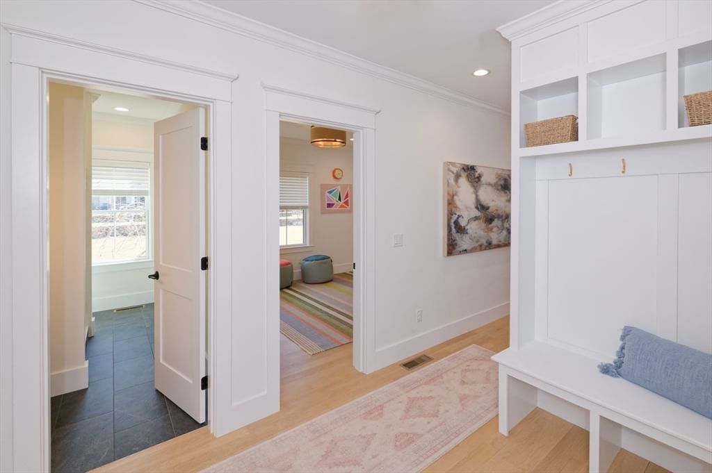 4 Dairy Farm Ln Southborough — Photo 20 of 42