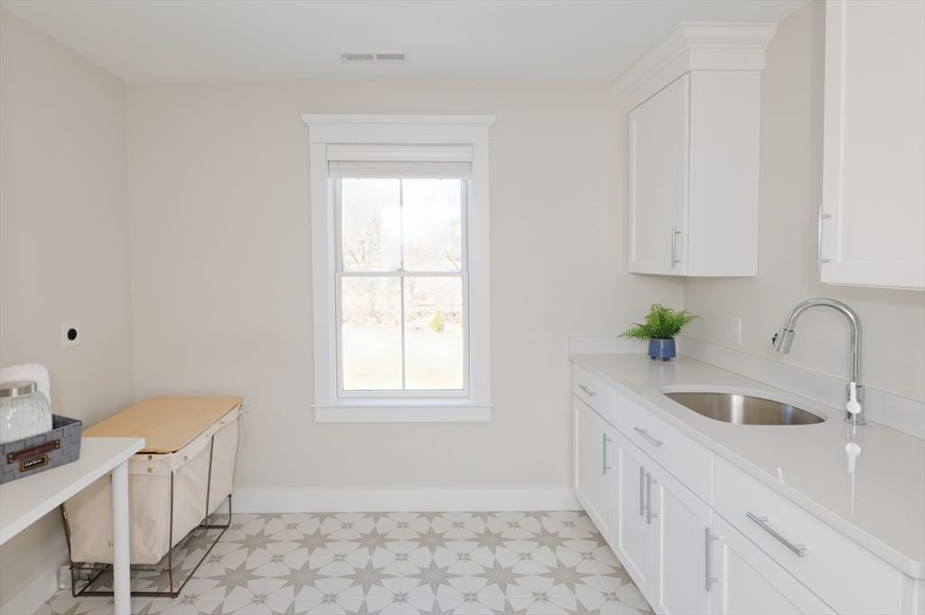 4 Dairy Farm Ln Southborough — Photo 37 of 42