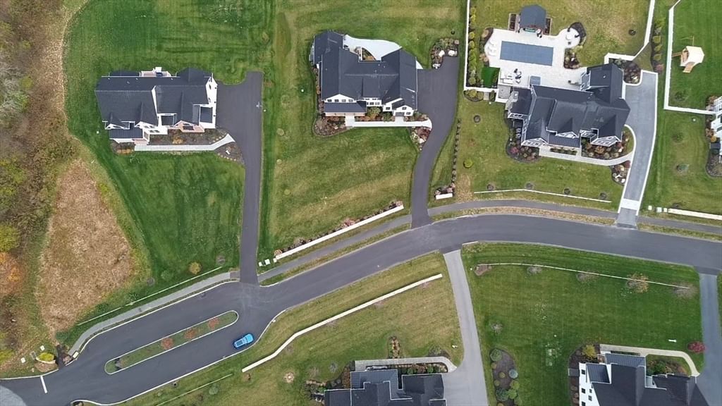 4 Dairy Farm Ln Southborough — Photo 40 of 42