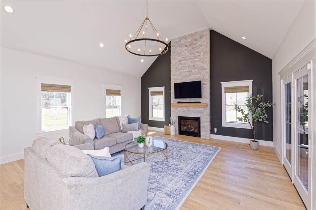 4 Dairy Farm Ln Southborough — Photo 6 of 42