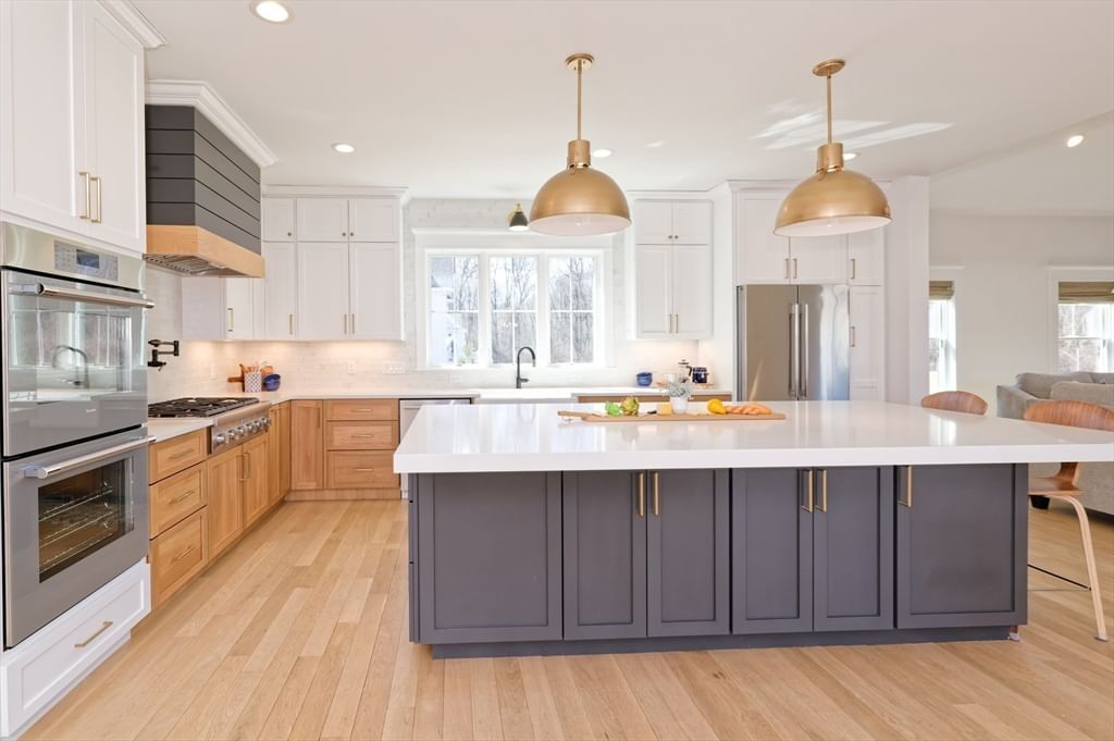 4 Dairy Farm Ln Southborough — Photo 8 of 42