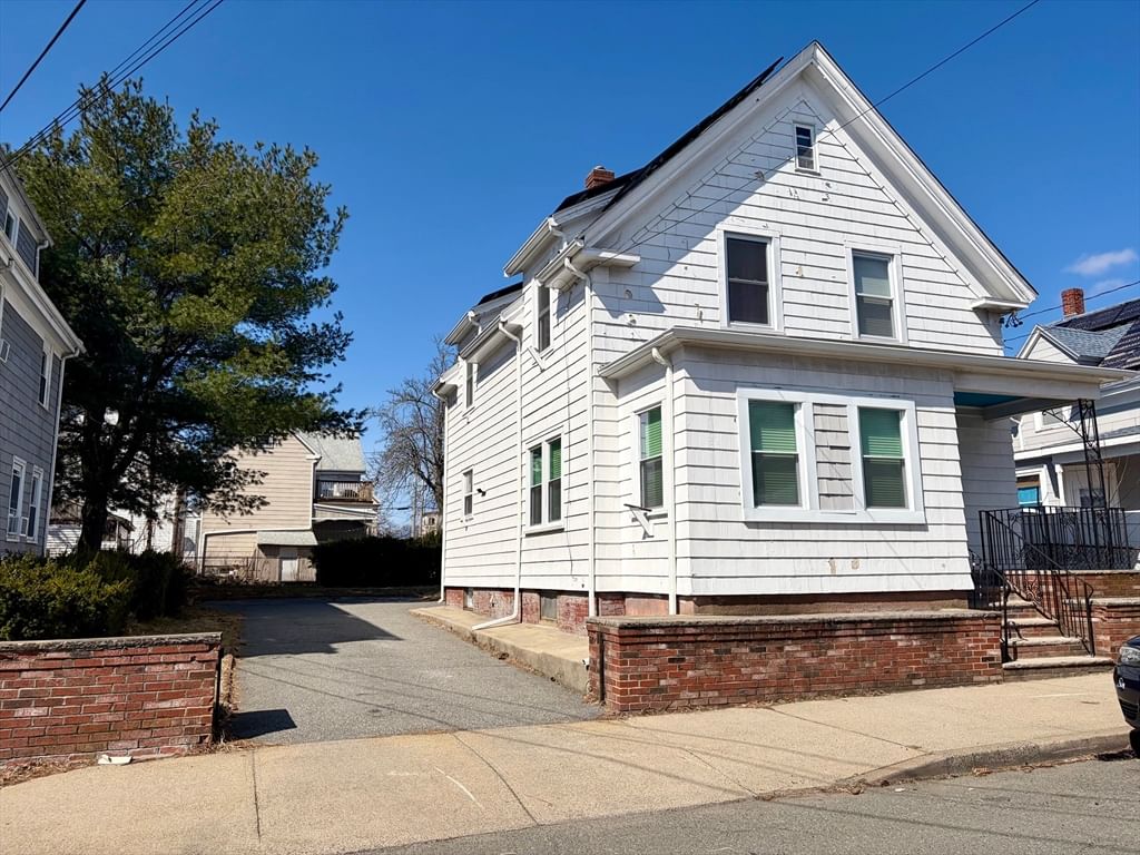 26 Kirtland St Lynn — Photo 1 of 30
