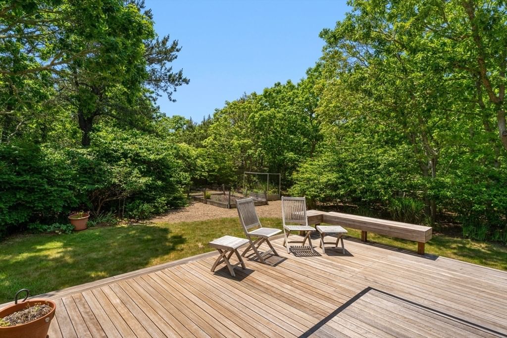 111 Charles Neck Way West Tisbury — Photo 18 of 21