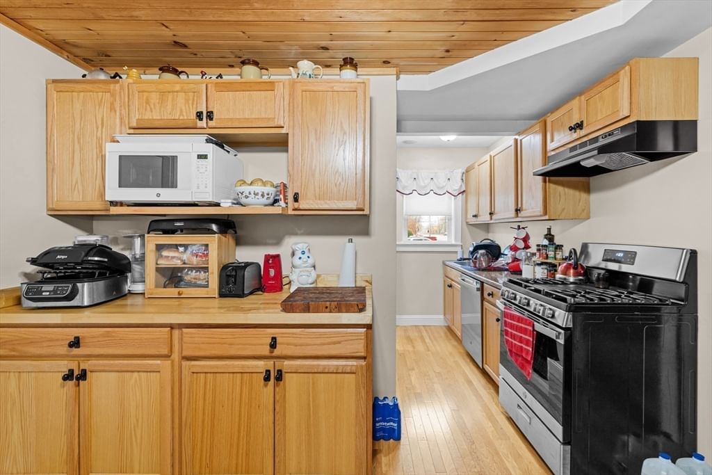 42 Everett Street Middleboro — Photo 12 of 31