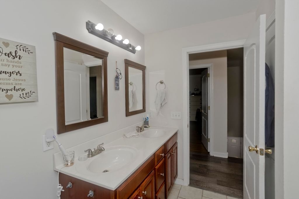 31 Acrebrook Rd Springfield — Photo 17 of 32
