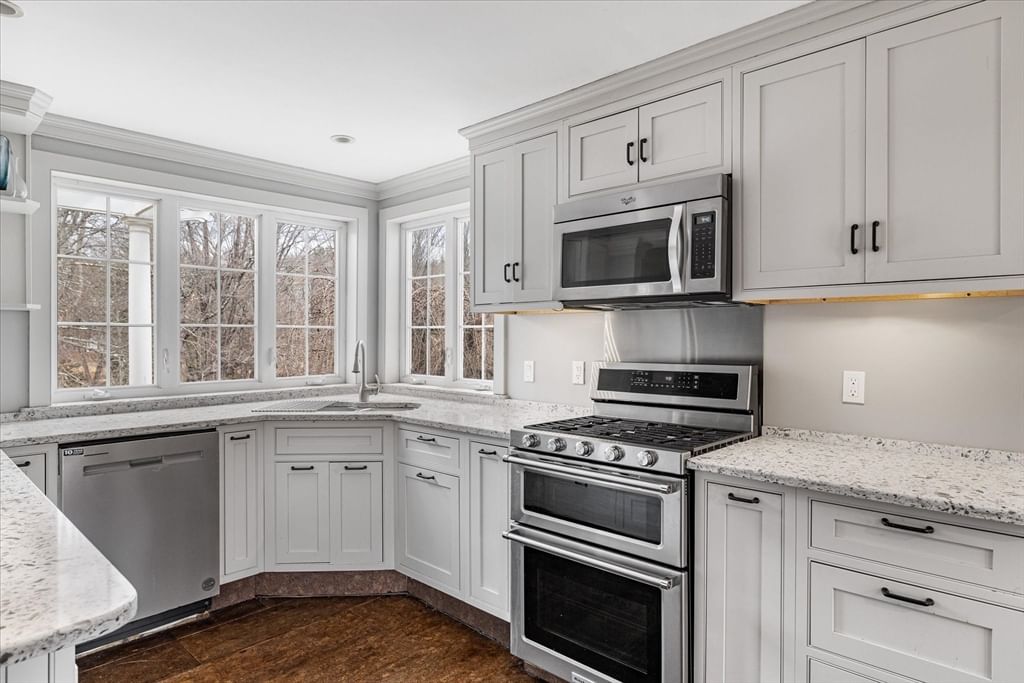 14 Maple Street, Sturbridge, MA 01566 photo 2