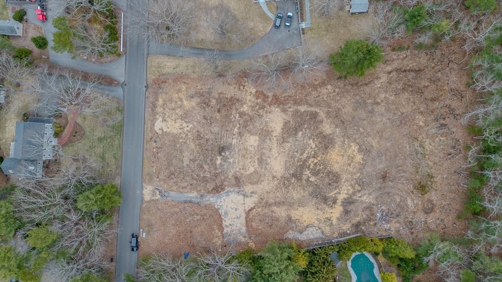 85 Heritage Lane Duxbury — Photo 3 of 10