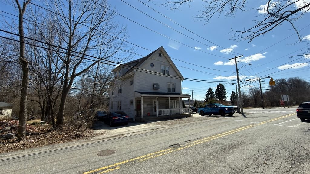 328 Brooks St Worcester — Photo 3 of 32