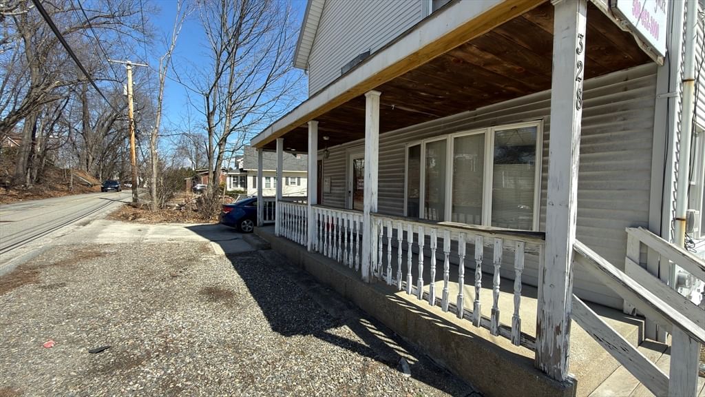 328 Brooks St Worcester — Photo 4 of 32