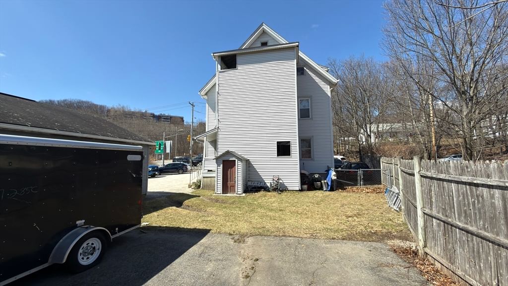 328 Brooks St Worcester — Photo 6 of 32