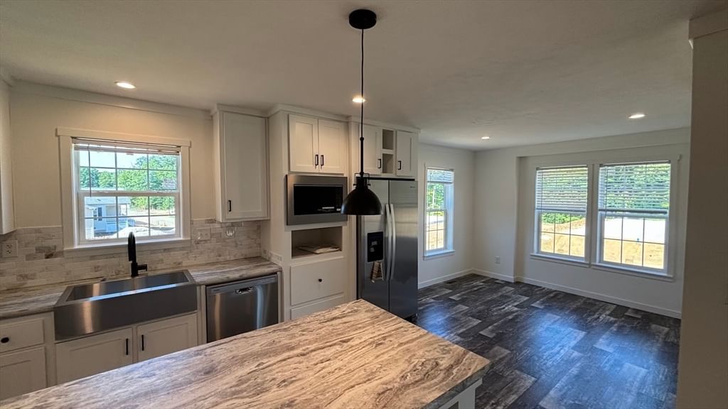 24 Pinrock Drive Sturbridge — Photo 4 of 13