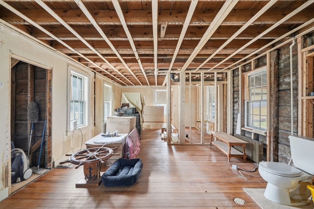 1177 Northampton St Holyoke — Photo 3 of 29