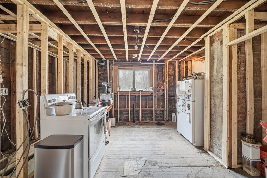 1177 Northampton St Holyoke — Photo 5 of 29