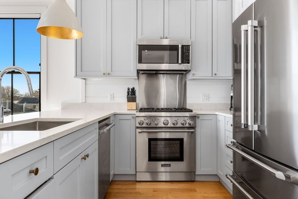 350 Bradford St #11 Provincetown — Photo 12 of 21