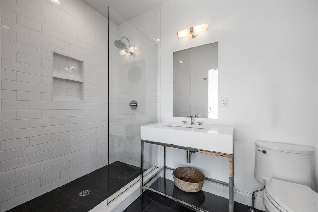350 Bradford St #11 Provincetown — Photo 17 of 21