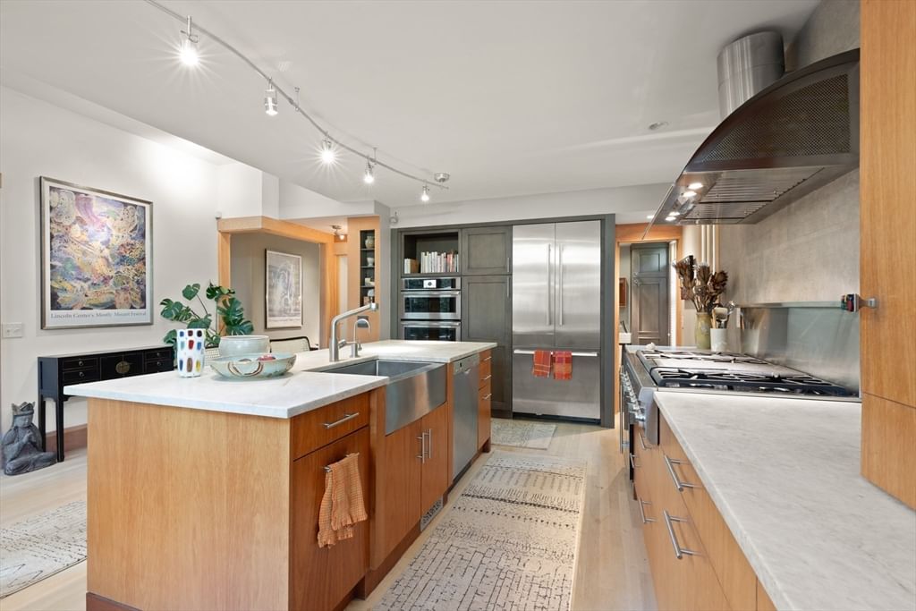 32 Hawthorn St Cambridge — Photo 16 of 42