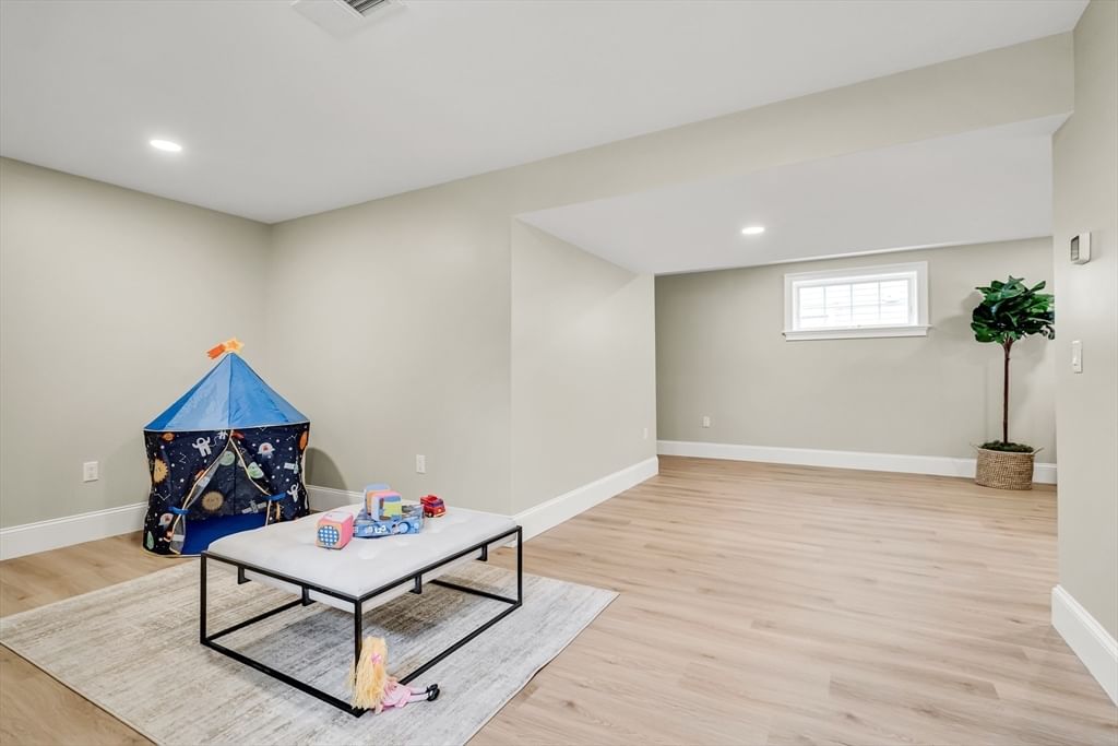 232 Lincoln Street Lexington — Photo 34 of 42