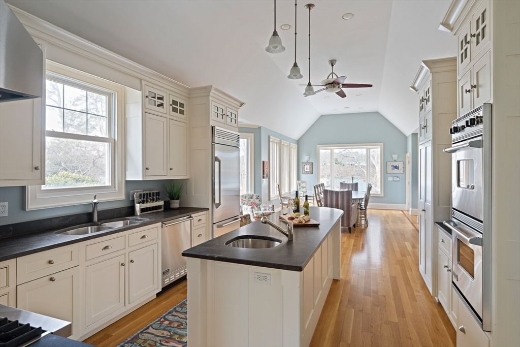 385 Barnes Road, Oak Bluffs, MA 02557 photo 2