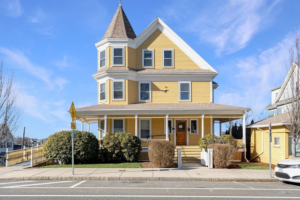 826 Broadway Everett — Photo 1 of 42