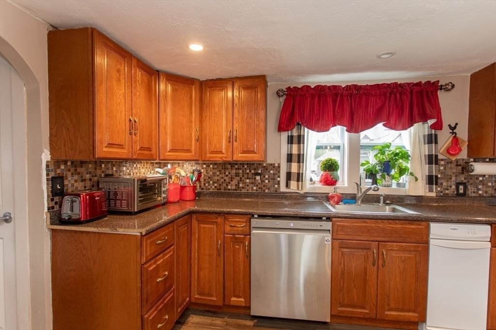 774 Middle St Weymouth — Photo 18 of 39