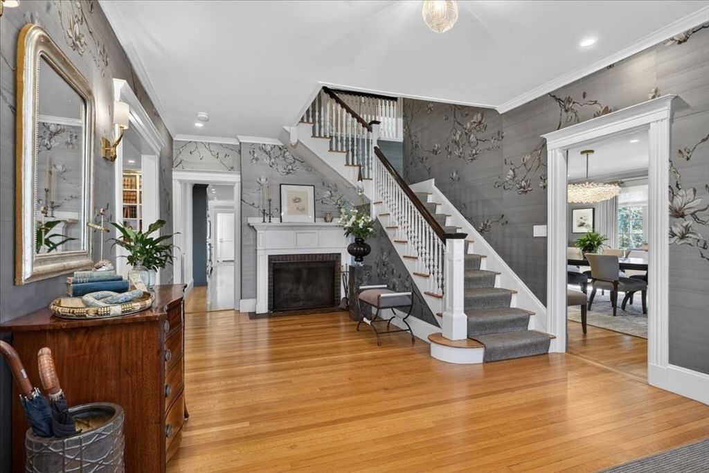 54 Lincoln Street Hingham — Photo 3 of 42