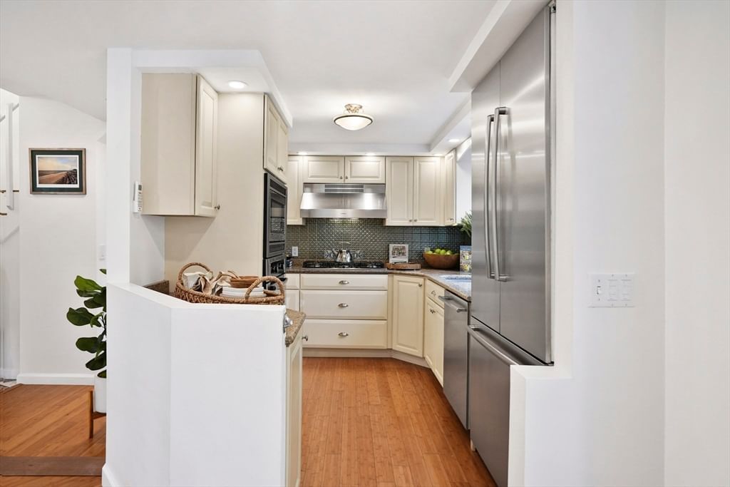 26 Sea Glen Road, Oak Bluffs, MA 02557 photo 2