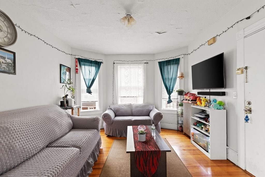 22 Elm St Lynn — Photo 2 of 35