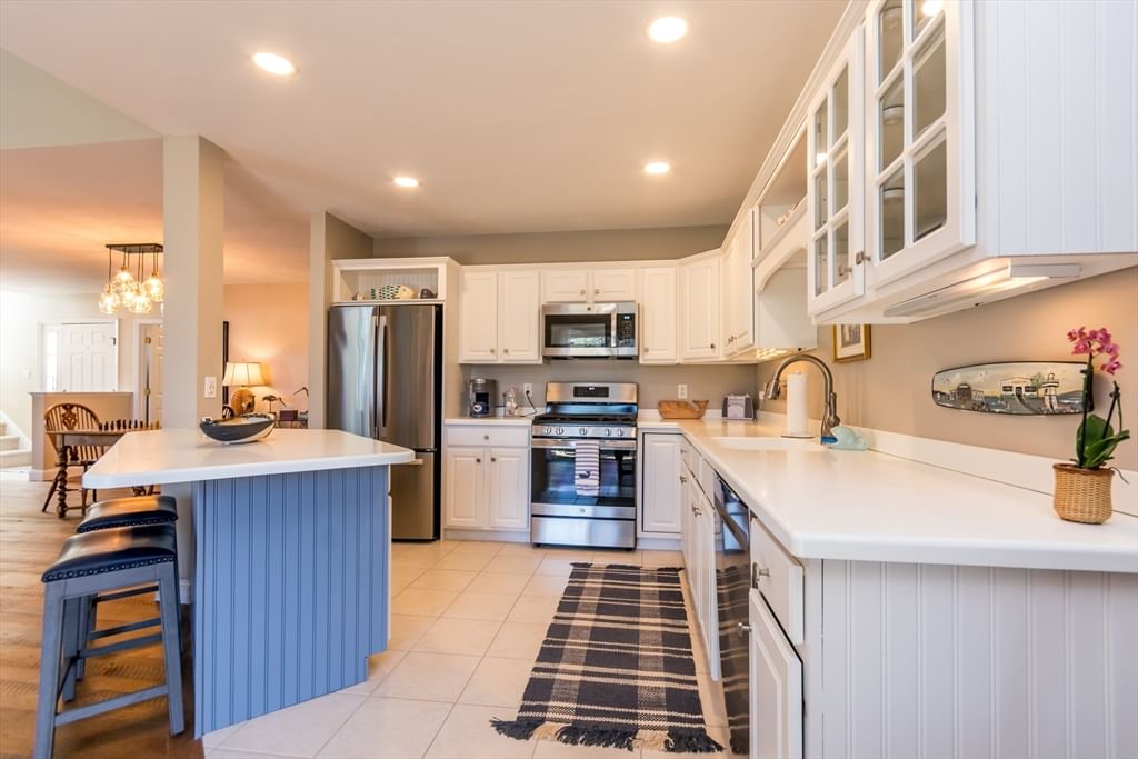 13 Hollyhock Knoll Ct #13 Bourne — Photo 10 of 42