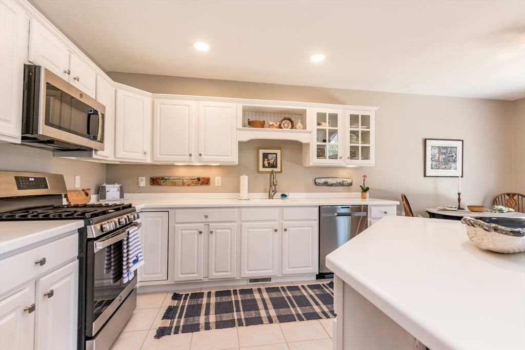 13 Hollyhock Knoll Ct #13 Bourne — Photo 12 of 42