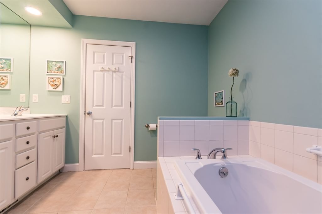 13 Hollyhock Knoll Ct #13 Bourne — Photo 19 of 42