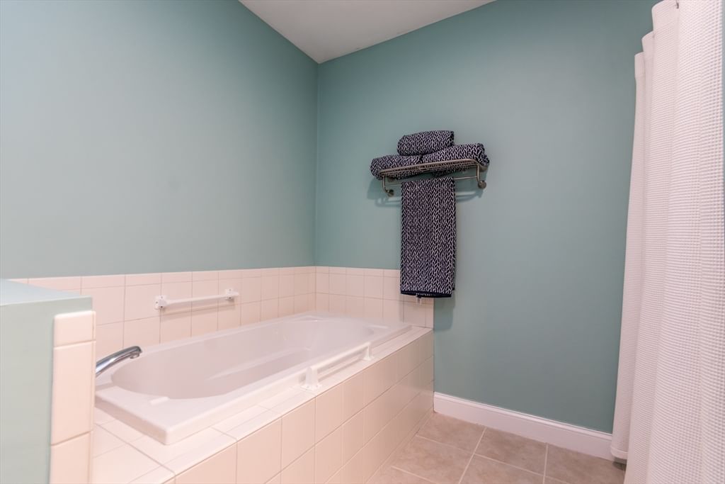 13 Hollyhock Knoll Ct #13 Bourne — Photo 20 of 42