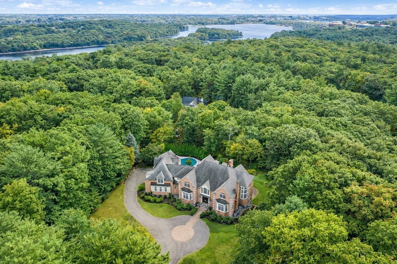 8 Stratford Way