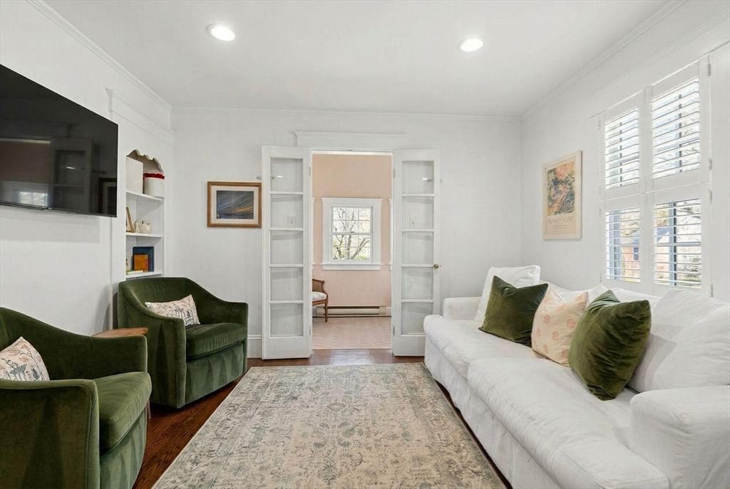 Listing Image 8