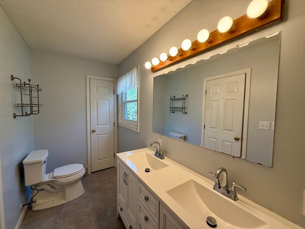 169 Sheffield Drive Belchertown — Photo 30 of 39