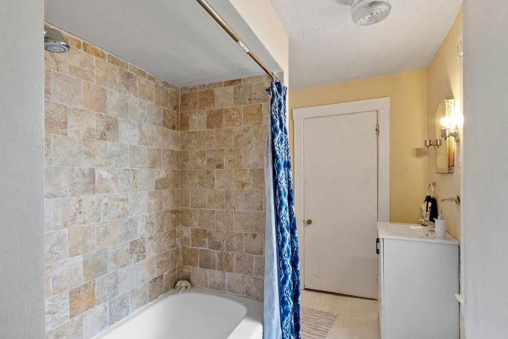 52 Church St, Spencer, MA 01562 photo 4
