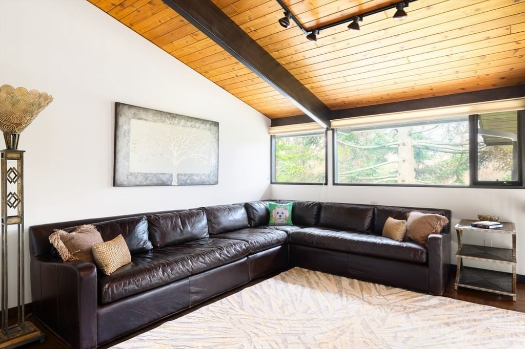 363 Brookline Street Newton — Photo 14 of 31