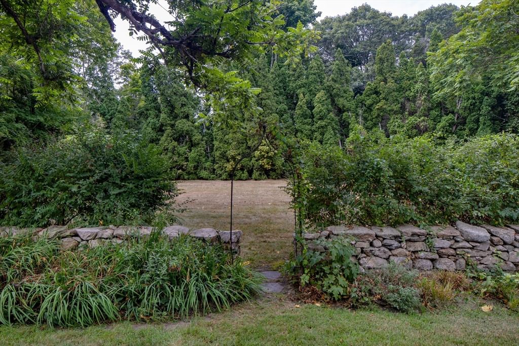 37 Neds Point Rd Mattapoisett — Photo 11 of 42