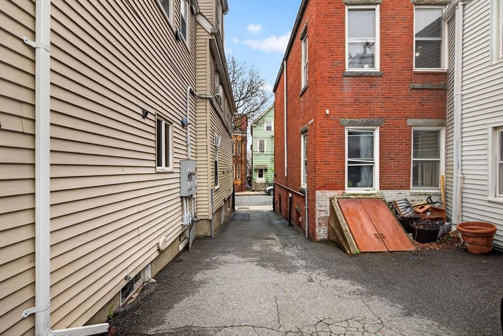 88 Trenton St Boston — Photo 4 of 35