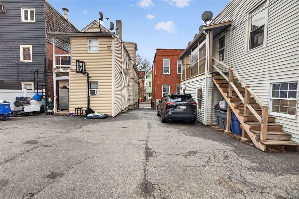 88 Trenton St Boston — Photo 5 of 35