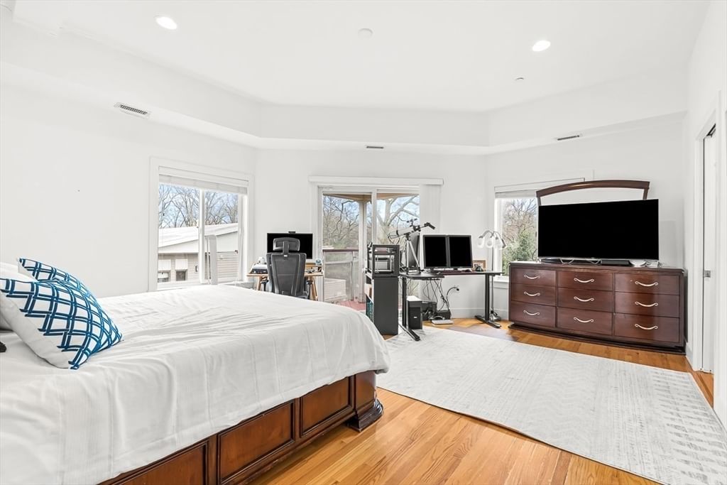 310 Hammond Pond Pkwy #301 Brookline — Photo 12 of 36