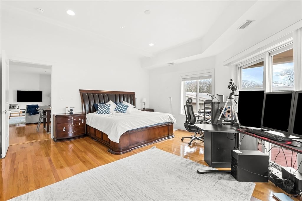 310 Hammond Pond Pkwy #301 Brookline — Photo 13 of 36