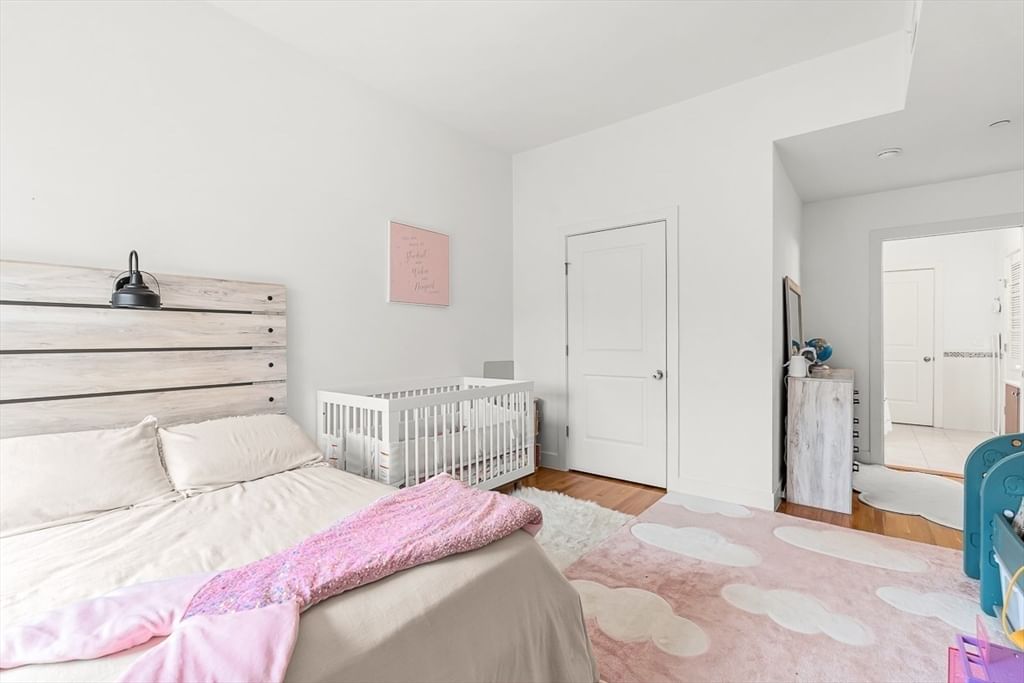 310 Hammond Pond Pkwy #301 Brookline — Photo 17 of 36