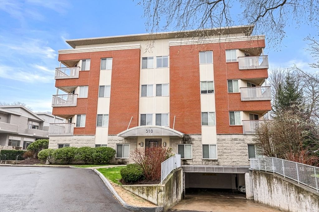 310 Hammond Pond Pkwy #301 Brookline — Photo 21 of 36