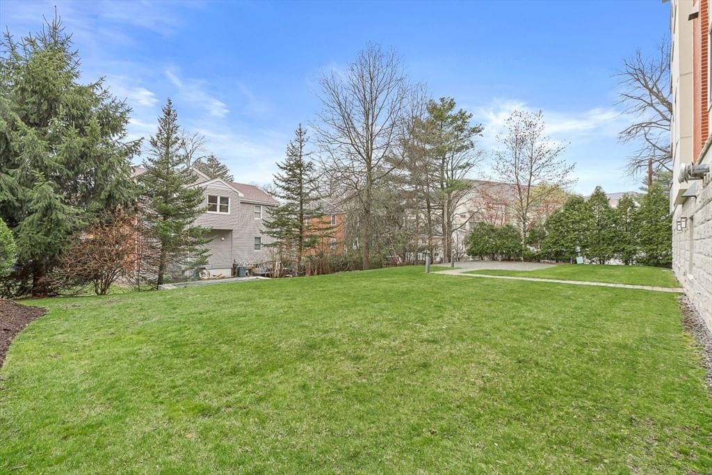 310 Hammond Pond Pkwy #301 Brookline — Photo 22 of 36