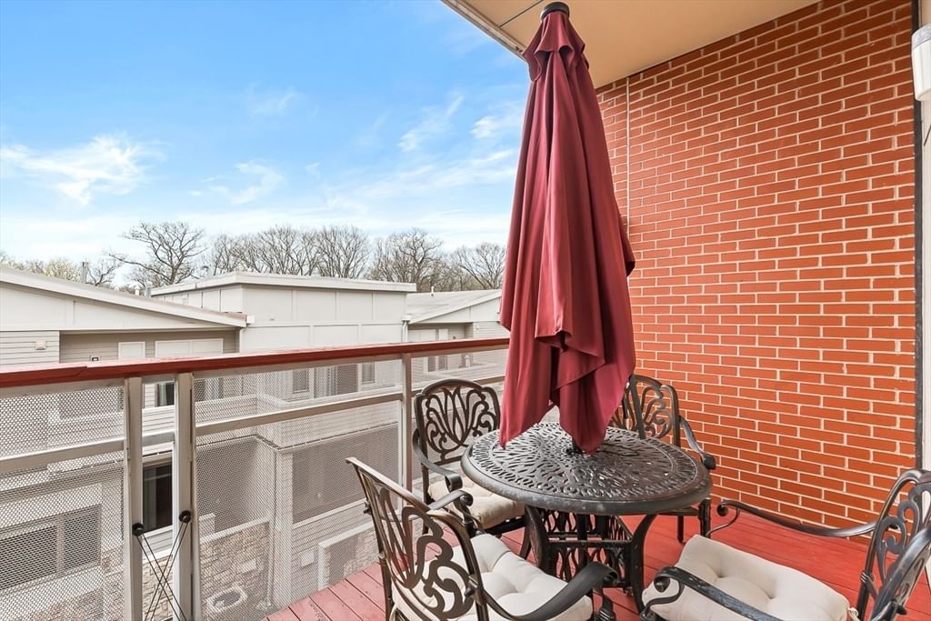 310 Hammond Pond Pkwy #301 Brookline — Photo 9 of 36