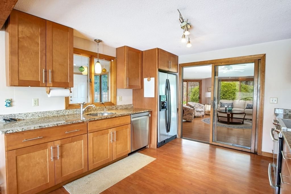 18 Fox Ln Falmouth — Photo 8 of 29
