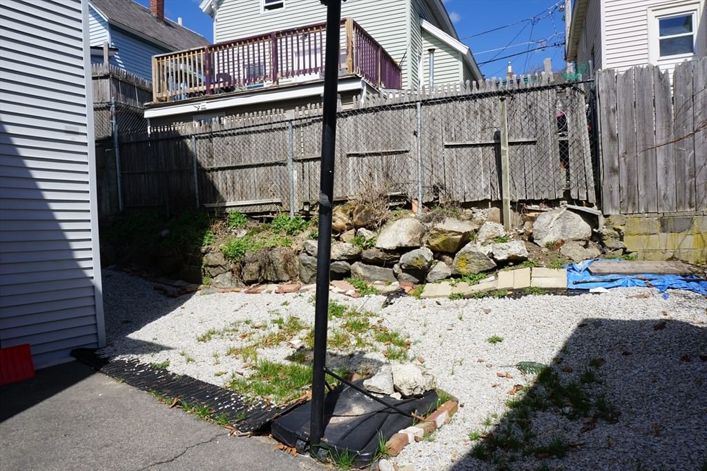 27 Shaw St Lowell — Photo 3 of 27