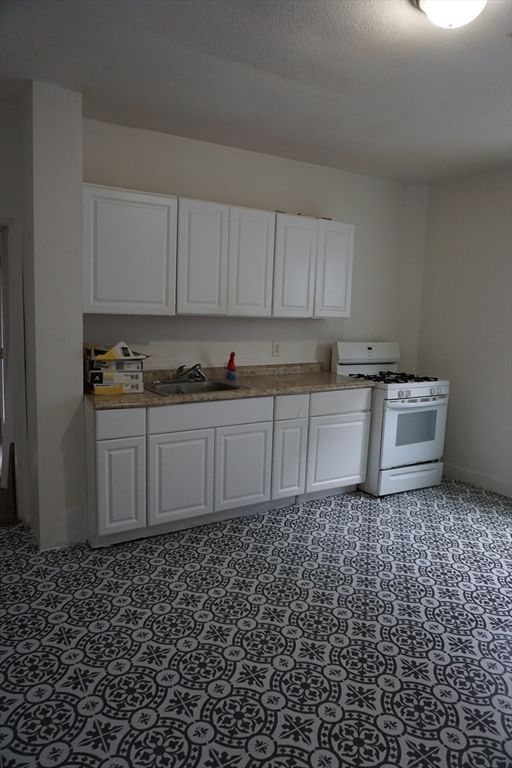 27 Shaw St Lowell — Photo 4 of 27